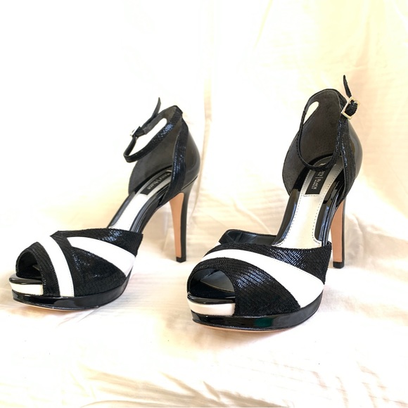 White House Black Market 'Tosha' peep-toe ankle strap platform heels 8 like new - Picture 3 of 16